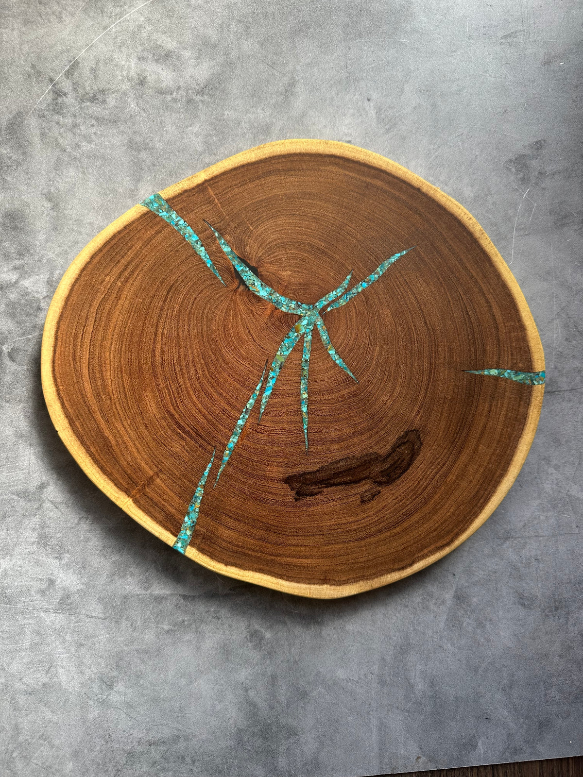 Round Charcuterie board - Velvet Mesquite & Kingman Turquoise