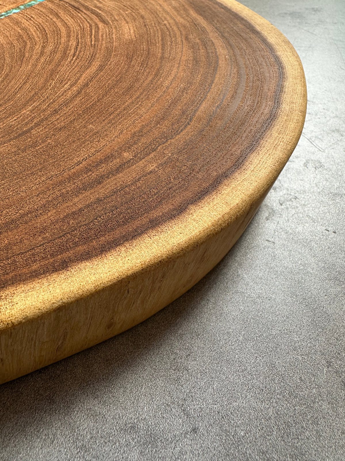 Round Charcuterie board - Velvet Mesquite & Kingman Turquoise