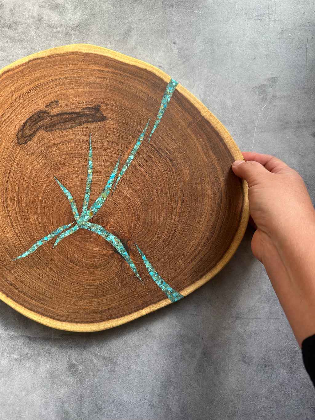 Round Charcuterie board - Velvet Mesquite & Kingman Turquoise