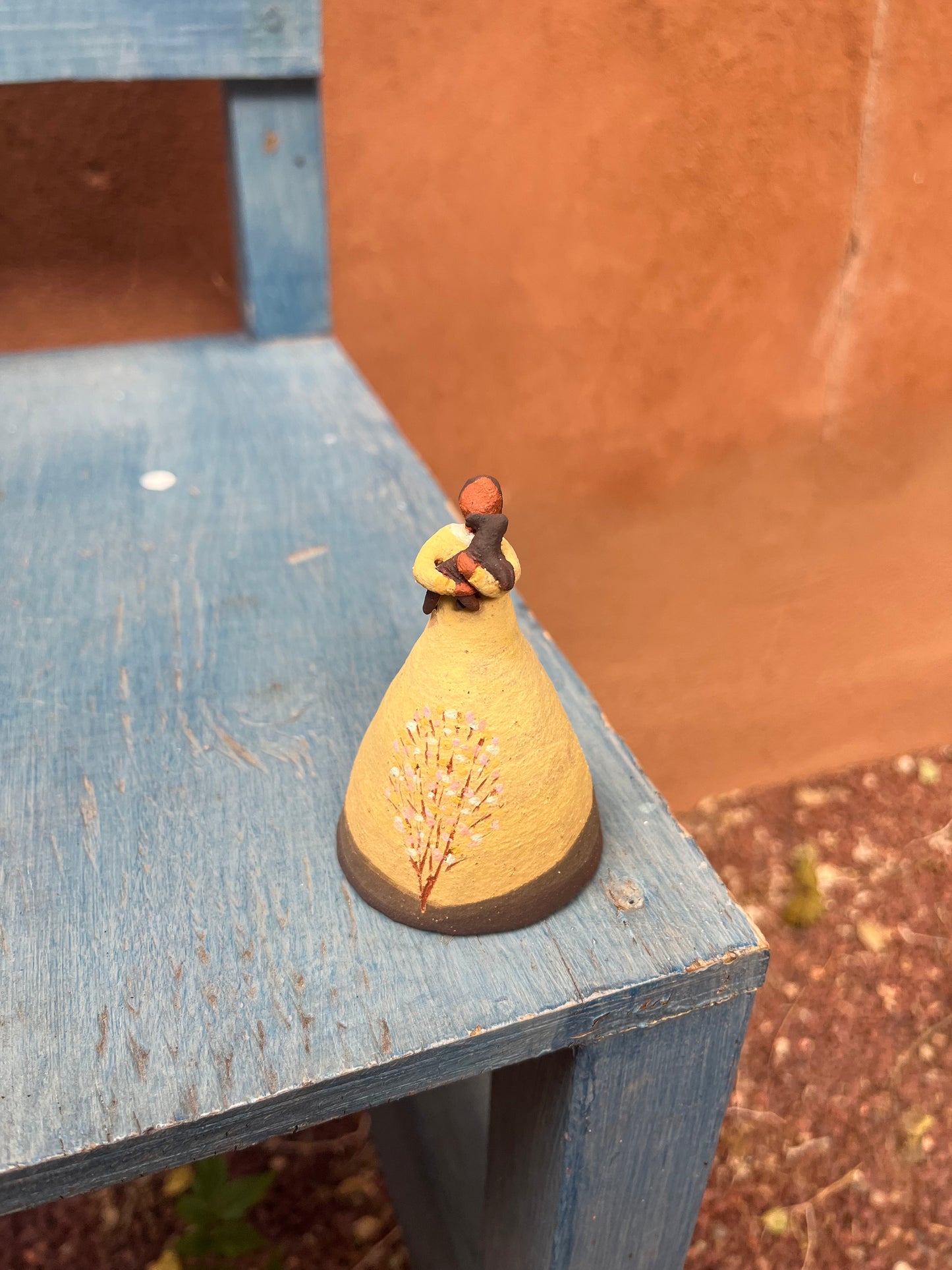 Dancer bell - Yellow with black dog