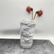 Load image into Gallery viewer, Vase - white
