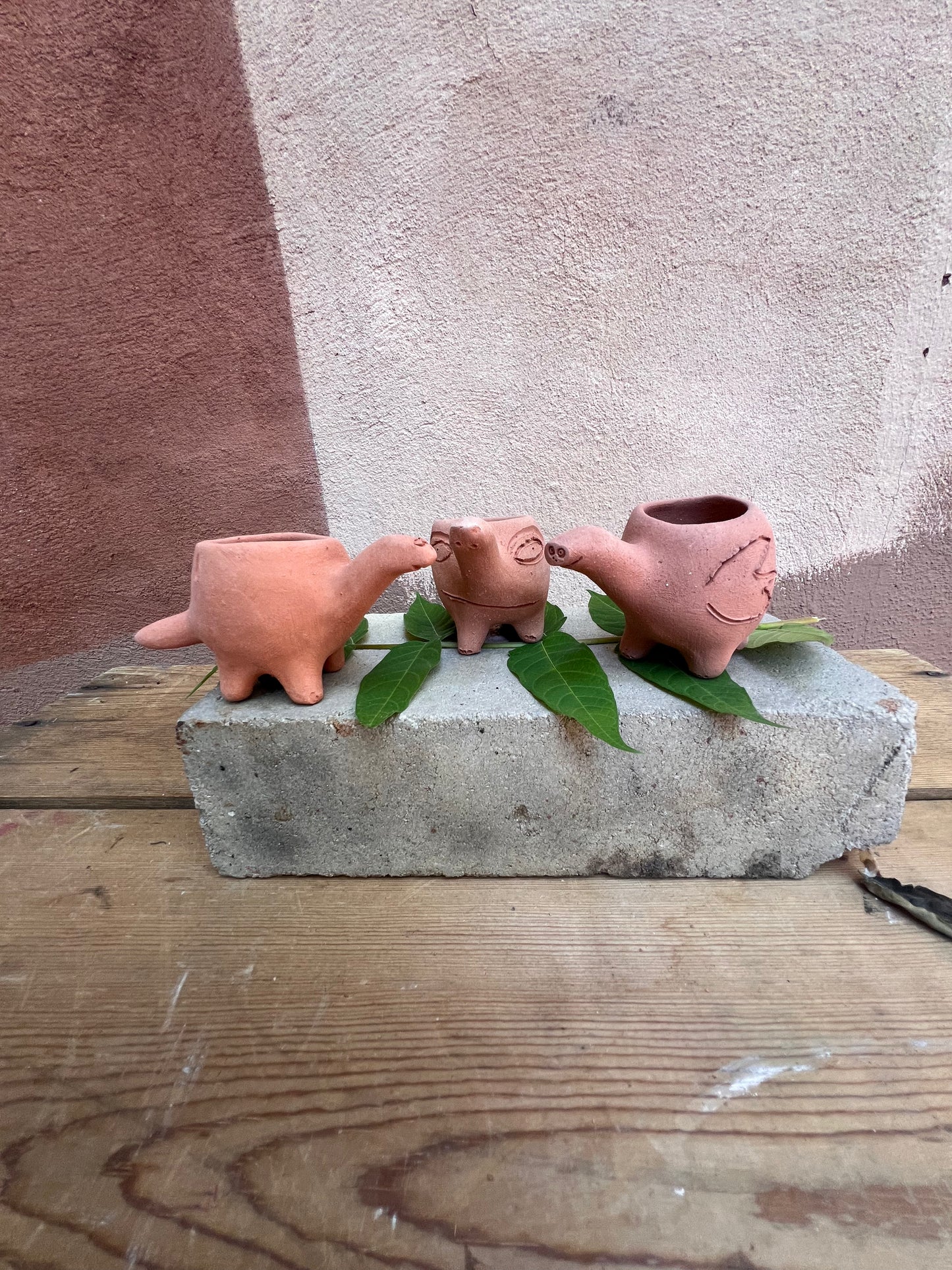 Cuellito ~ dinosaur planter with legs