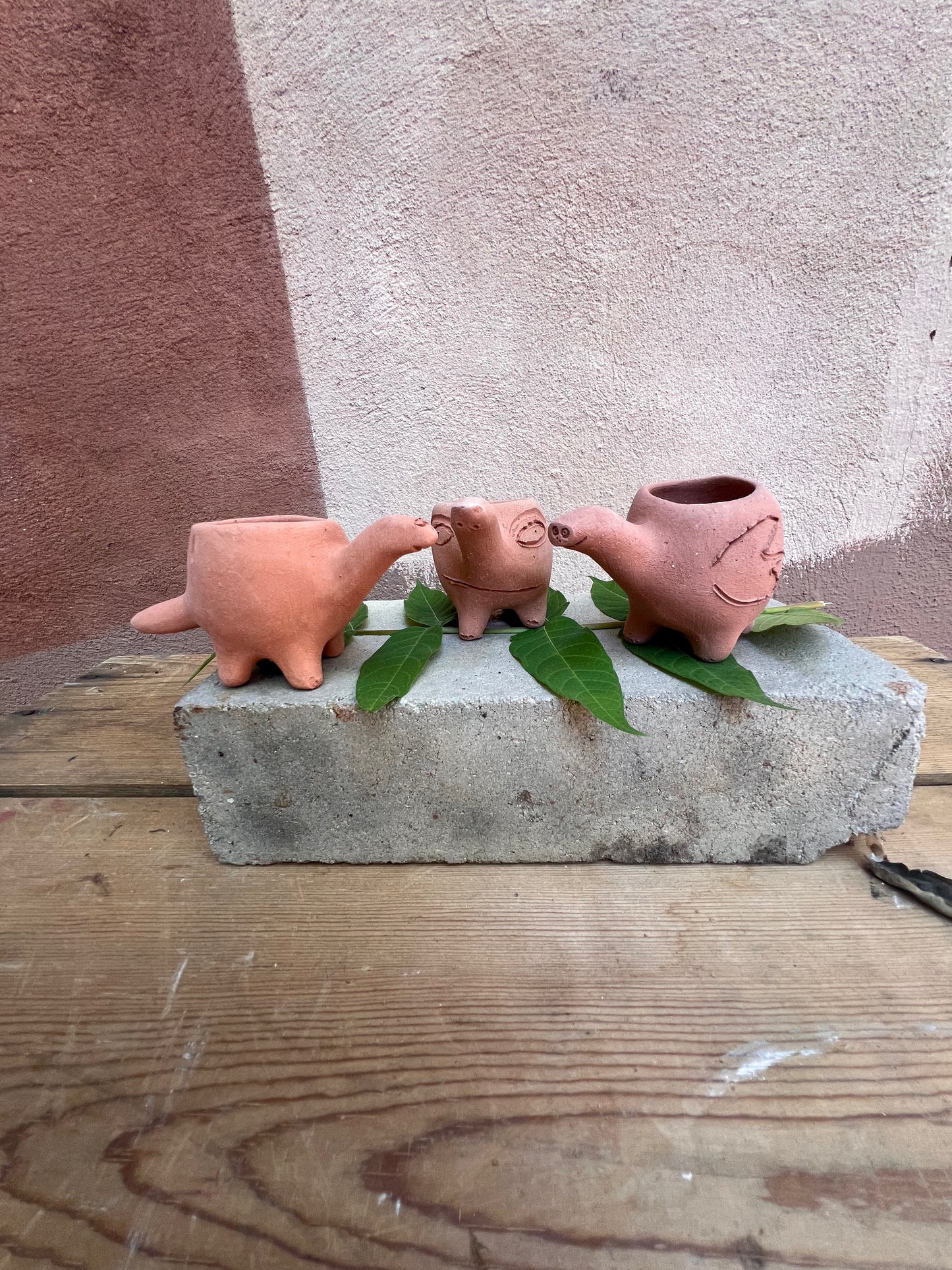 Cuellito ~ dinosaur planter with legs