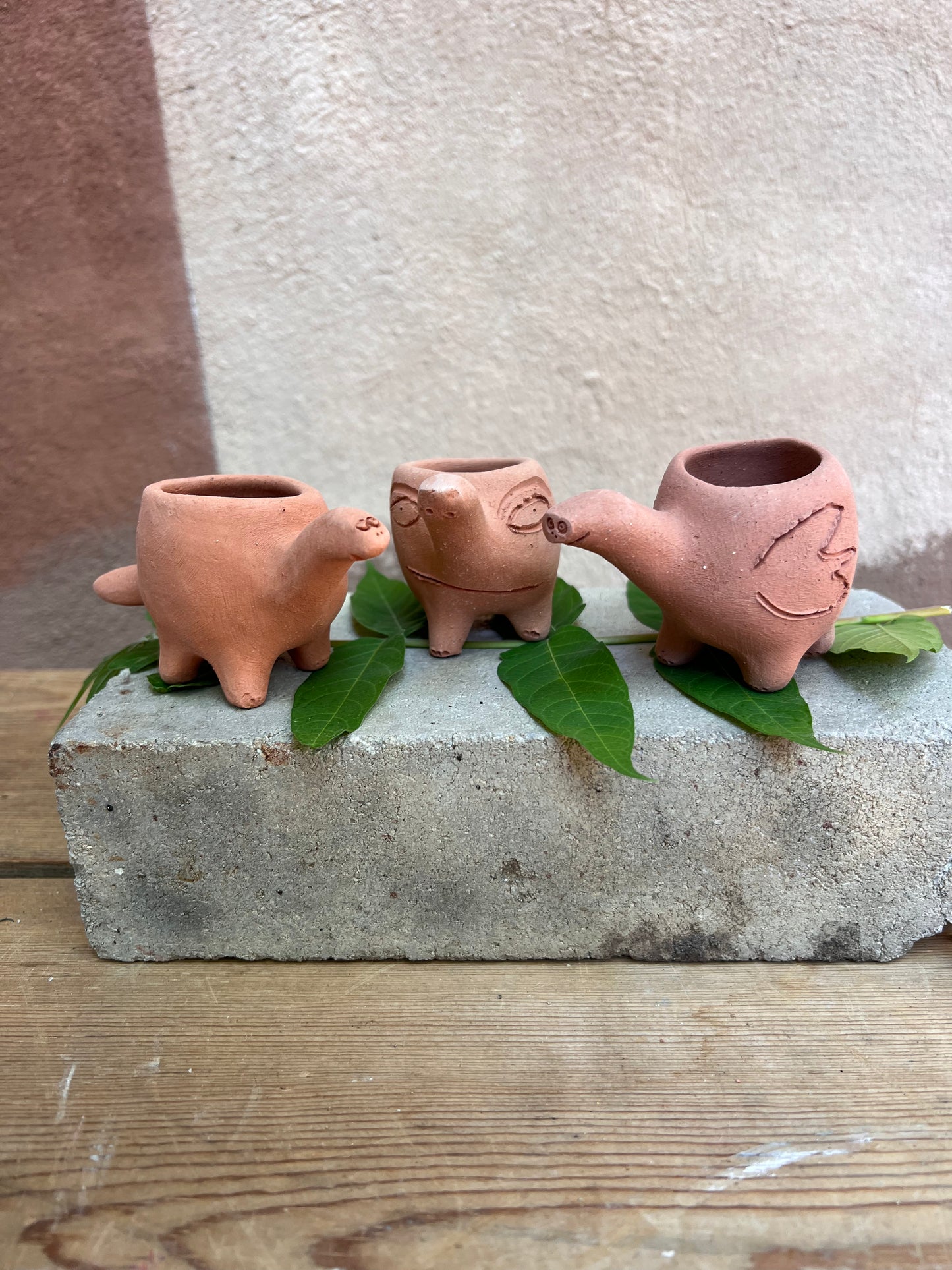 Cuellito ~ dinosaur planter with legs