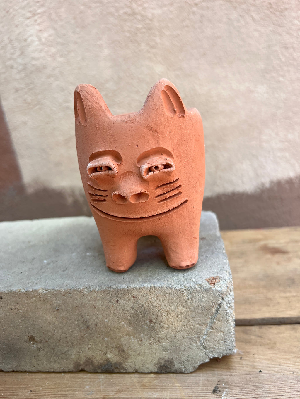 El Gato Terracota planter