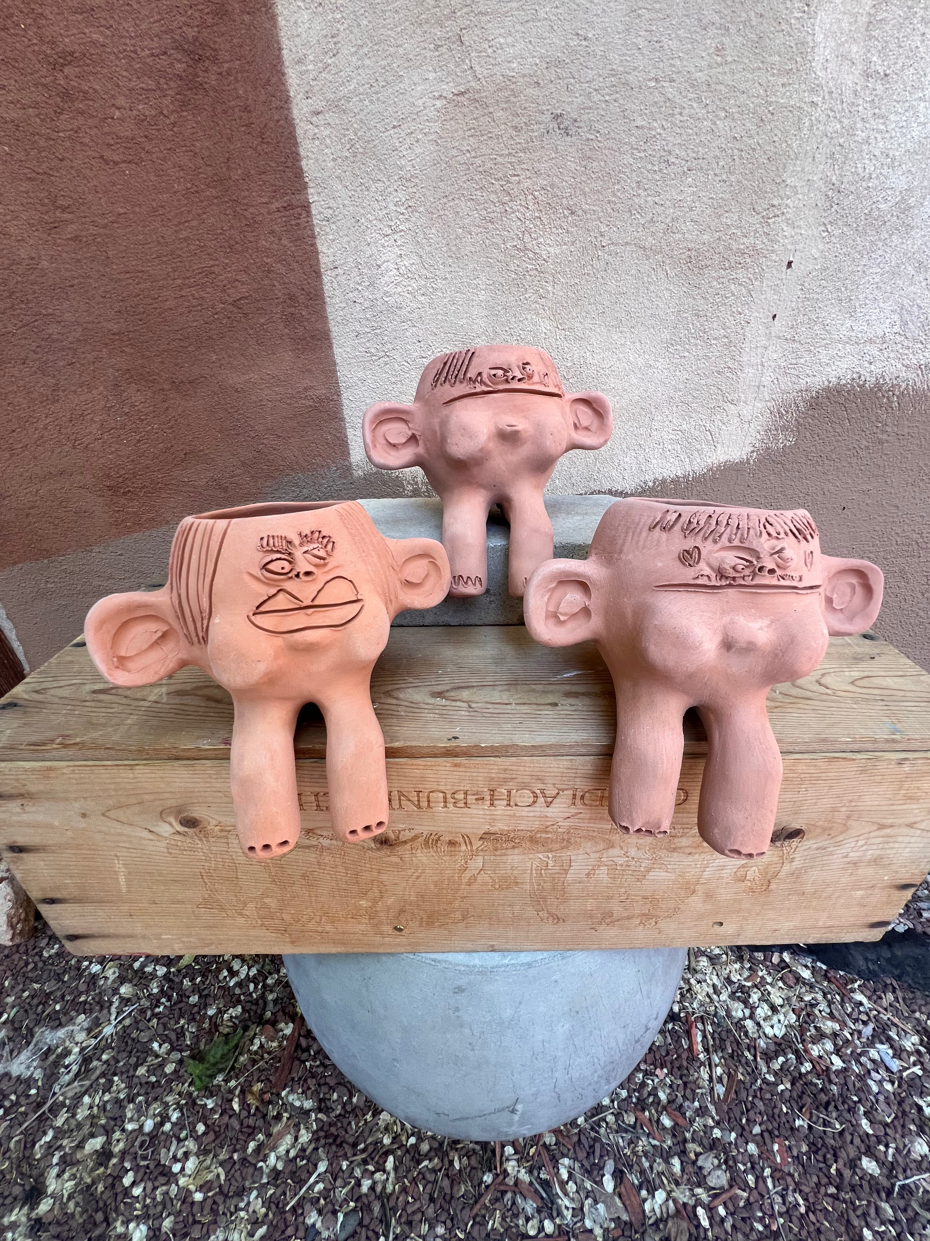 “Tomate” ~ Terracota face planter sitting