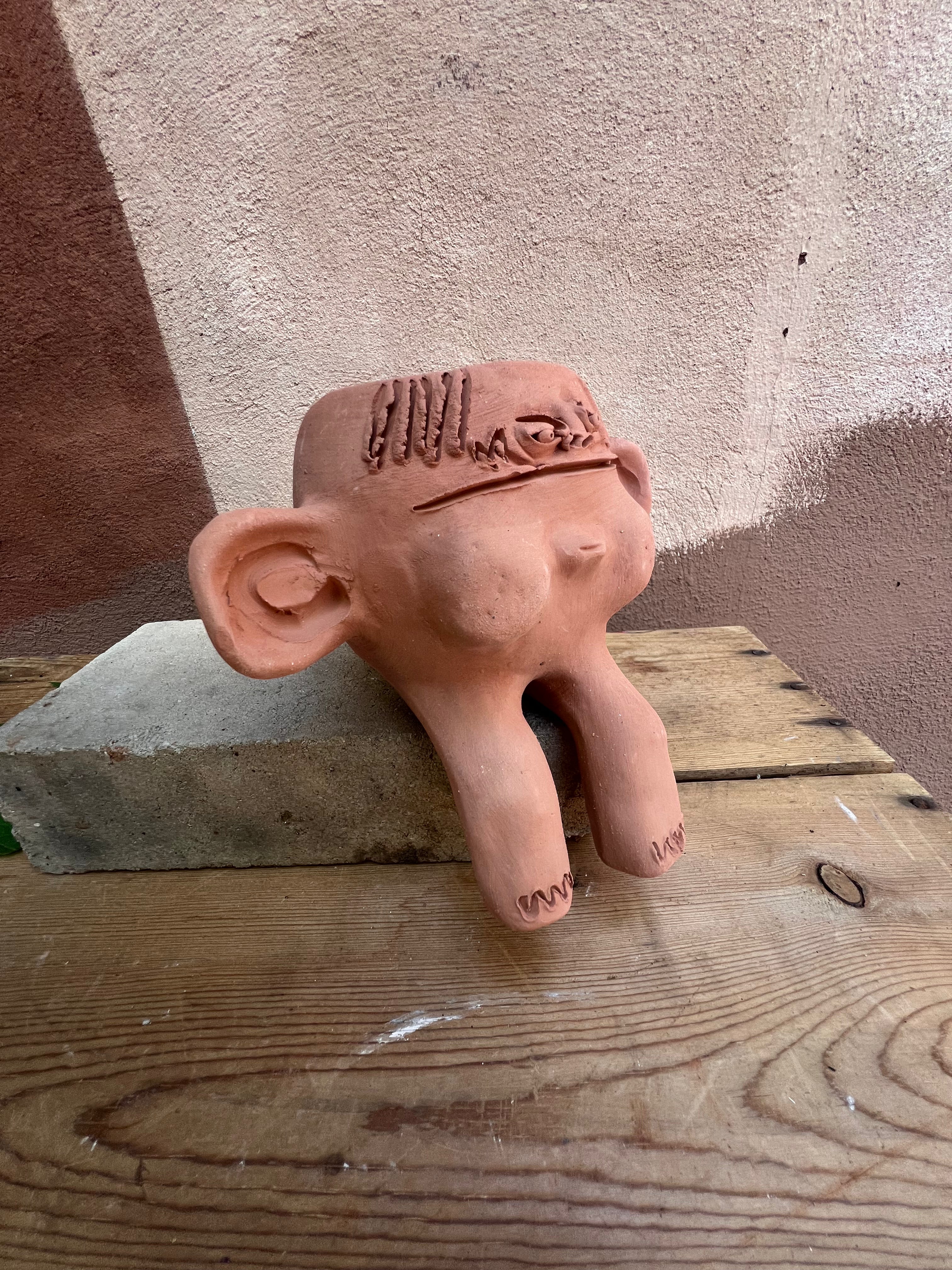 “Tomate” ~ Terracota face planter sitting