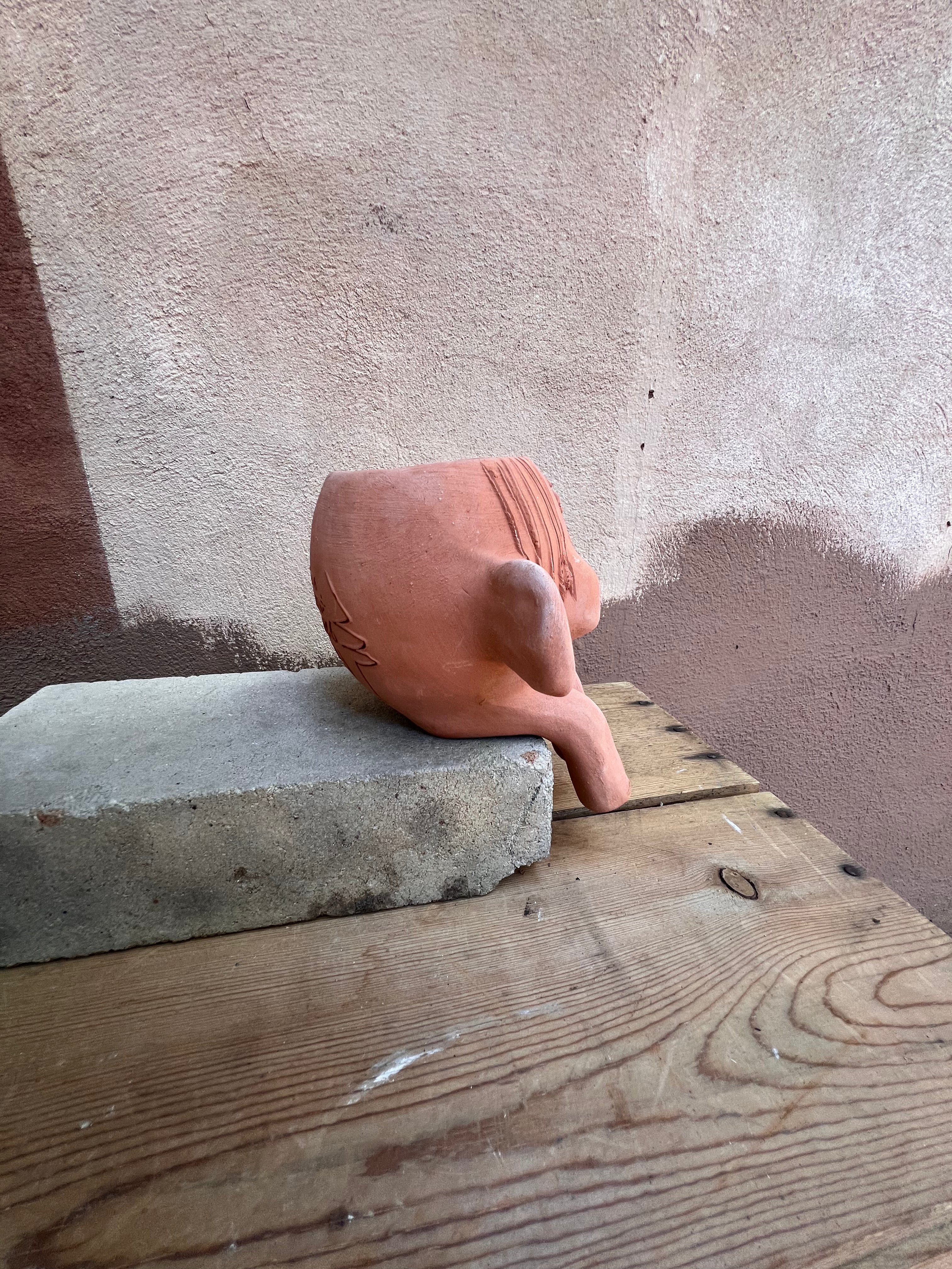 “Tomate” ~ Terracota face planter sitting