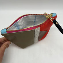 Load image into Gallery viewer, Leather wristlet zip - multicolored leather
