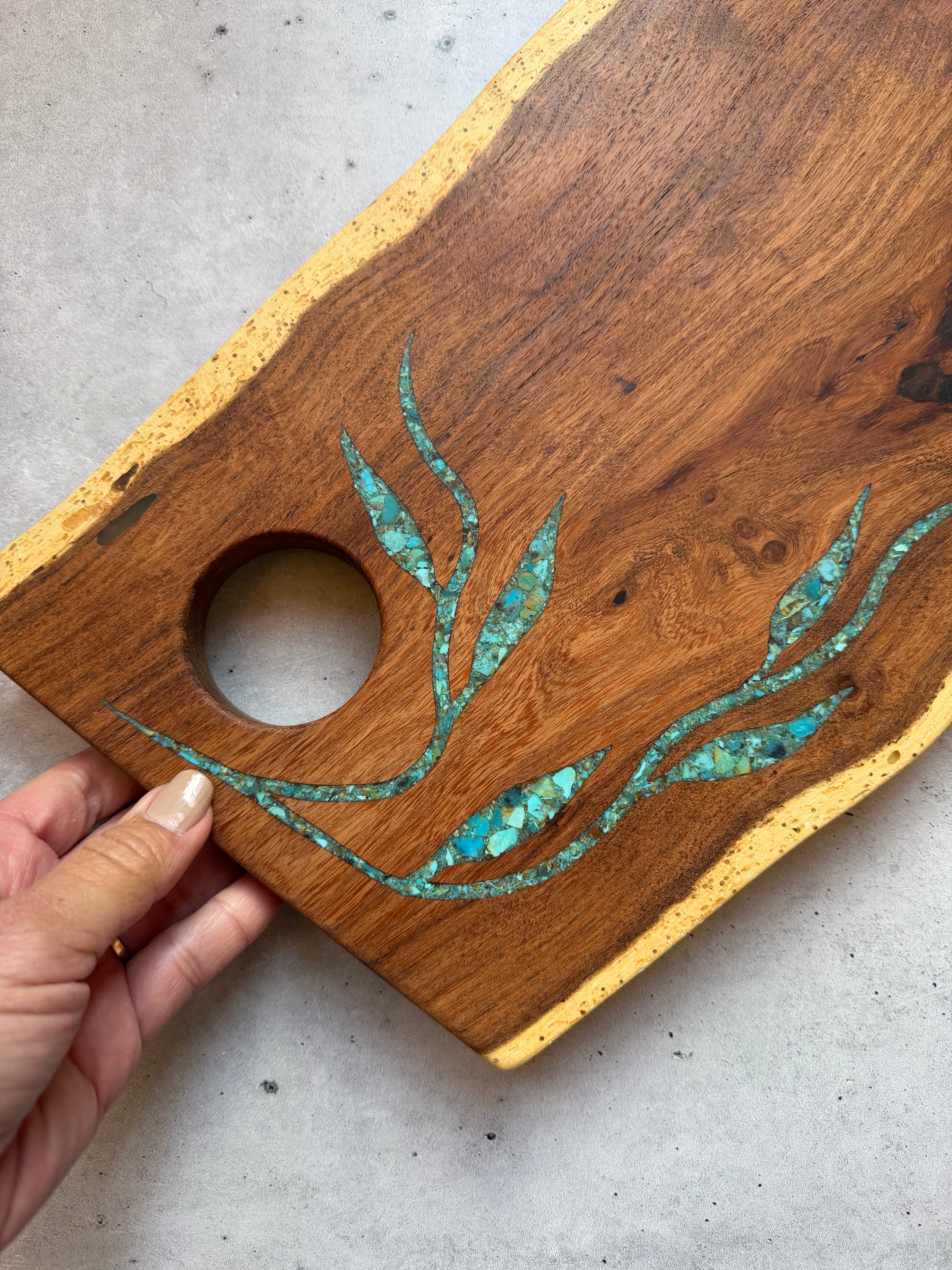 Cutting board with handle