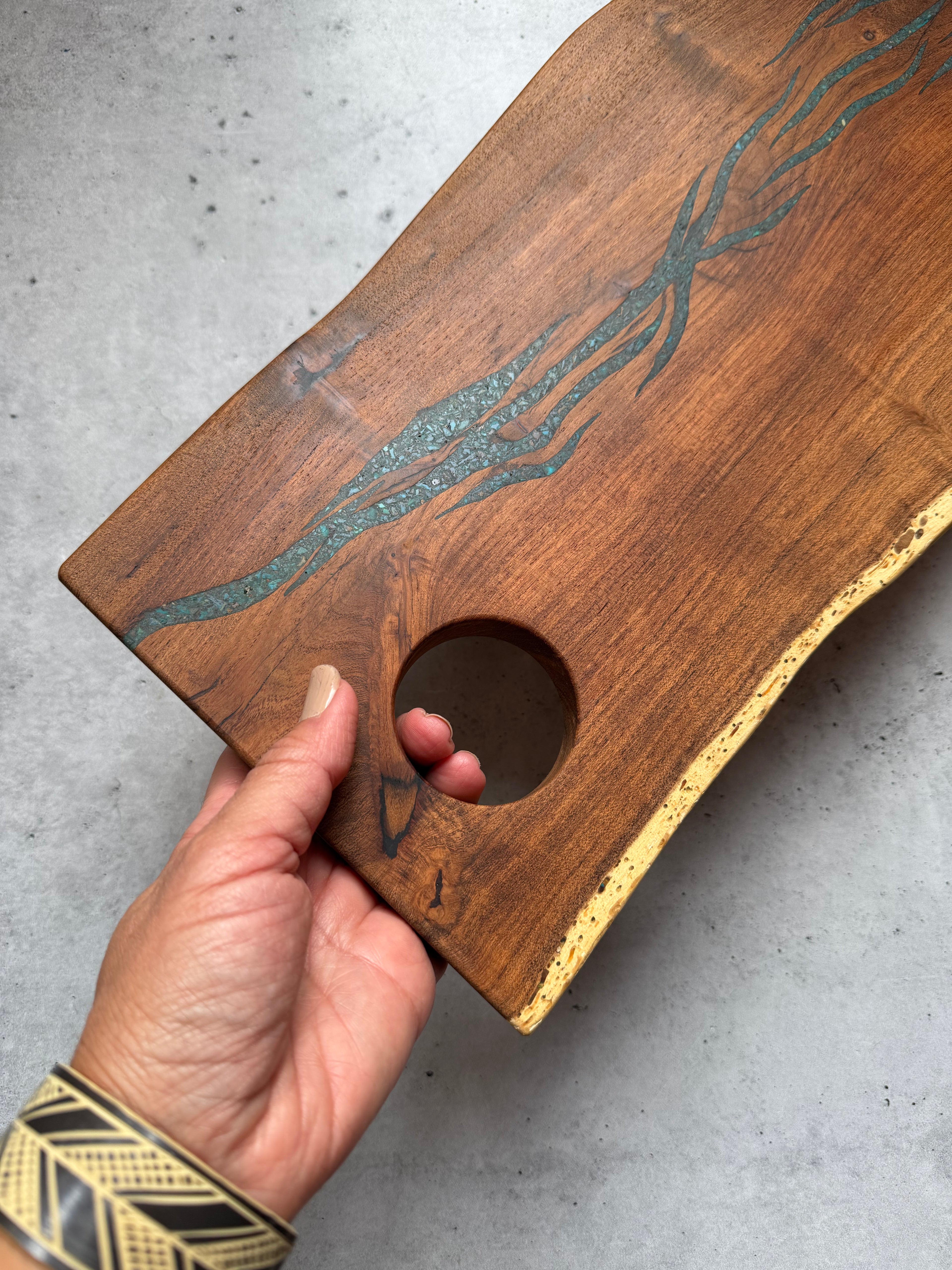 Cutting board with handle