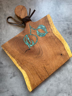 Cutting board with handle