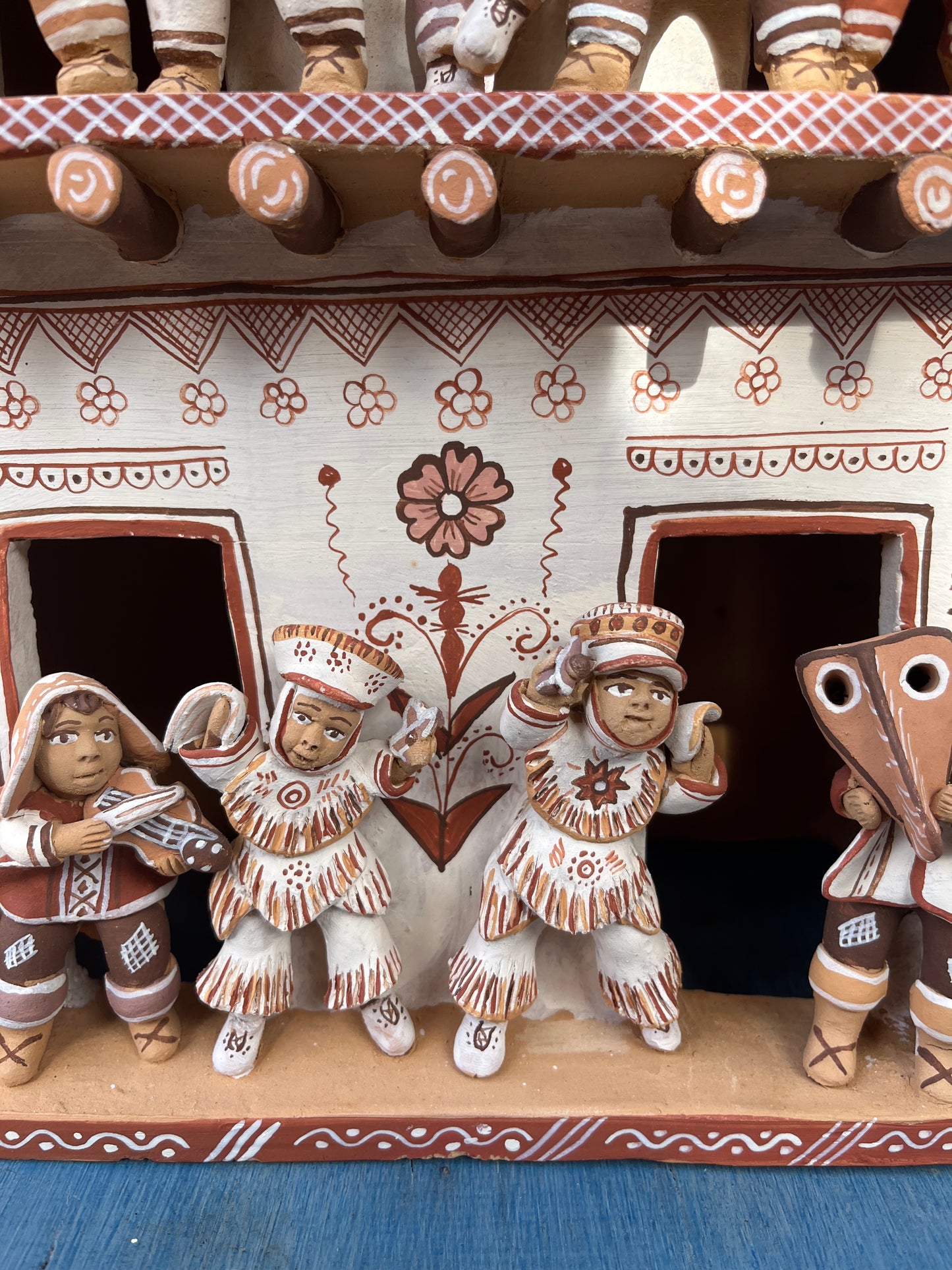 House with Balcony - Large