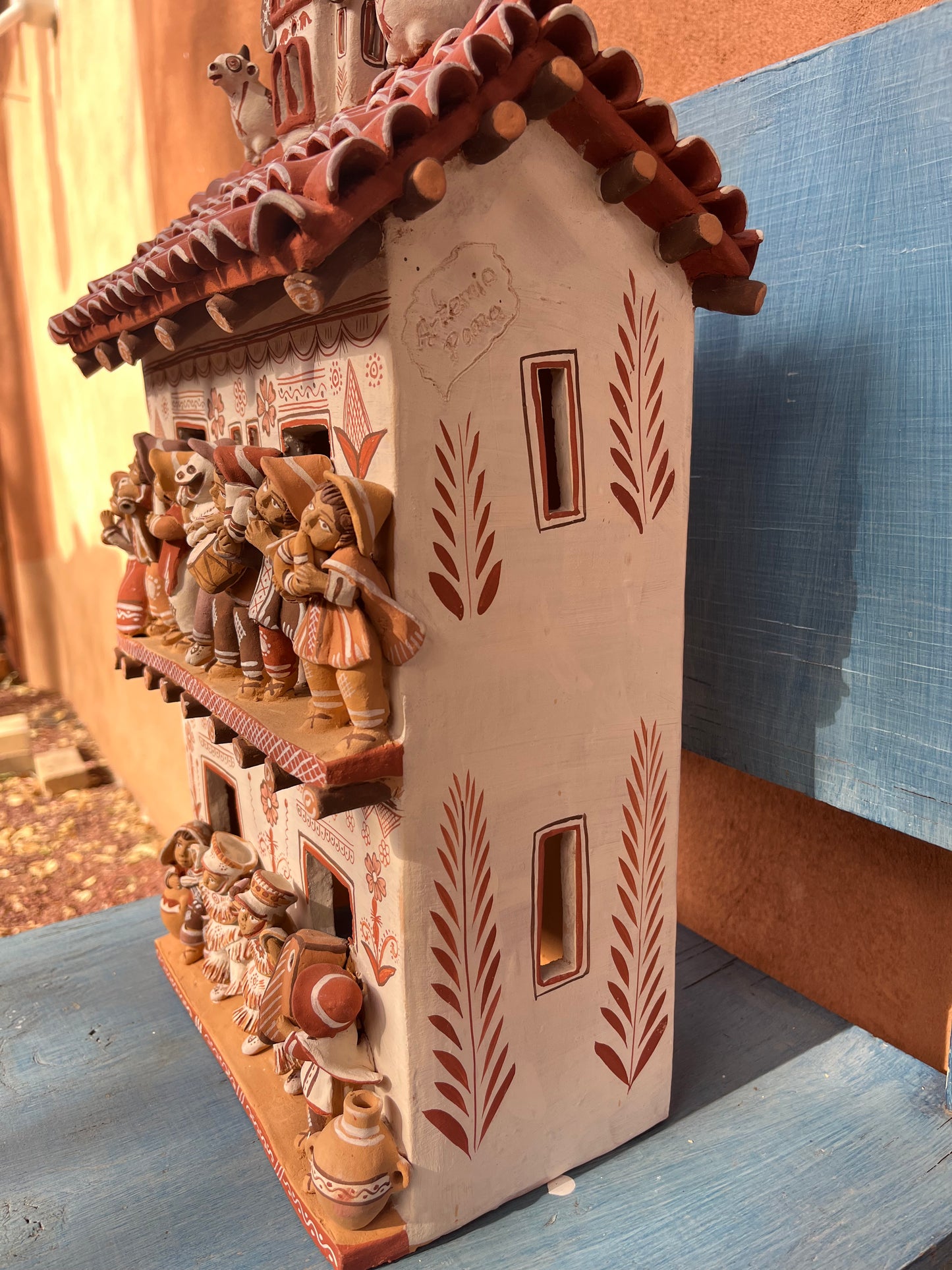 House with Balcony - Large