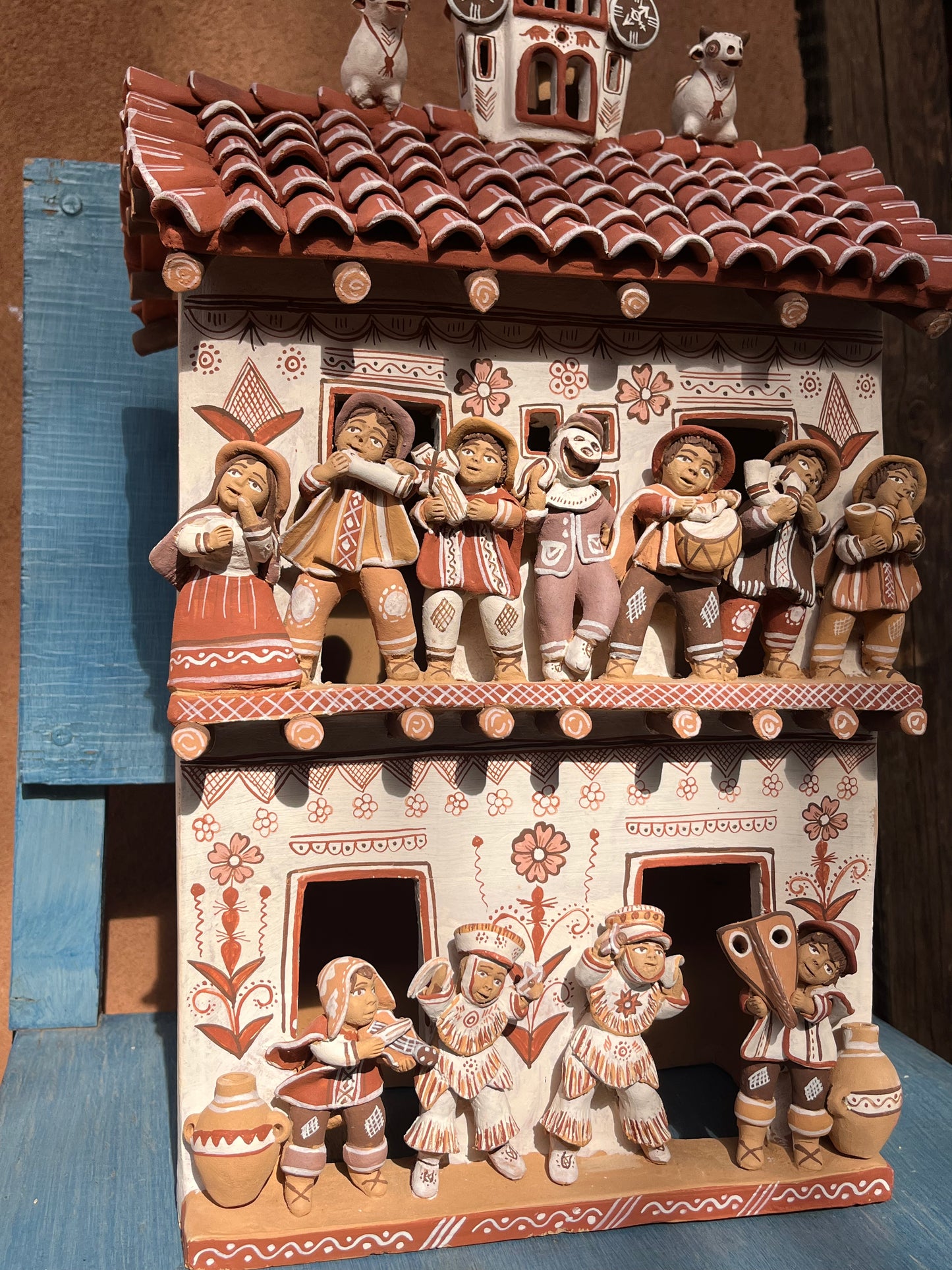 House with Balcony - Large