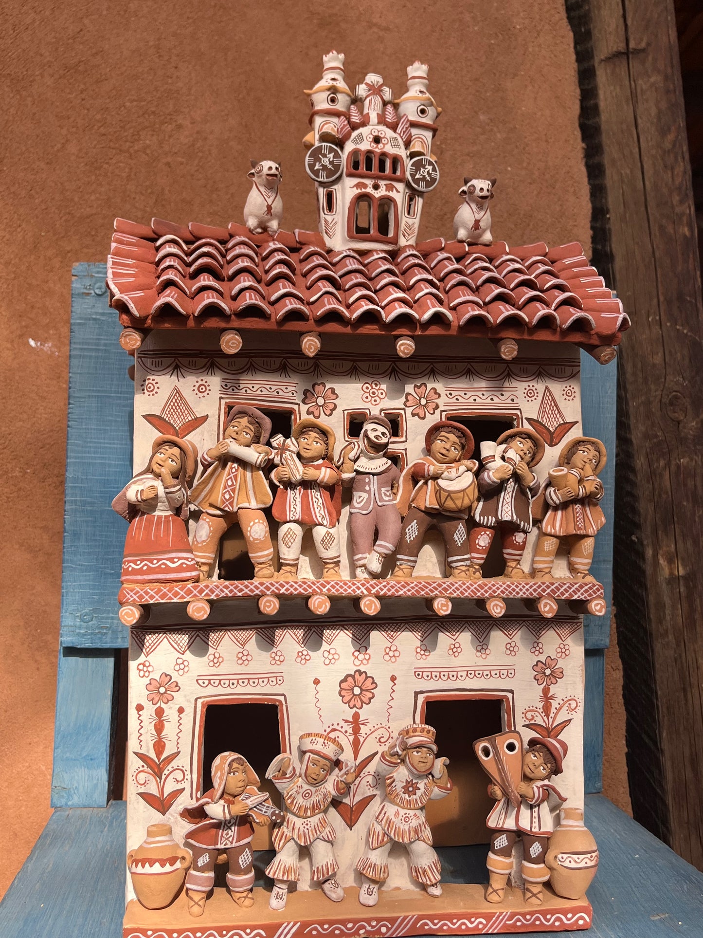 House with Balcony - Large