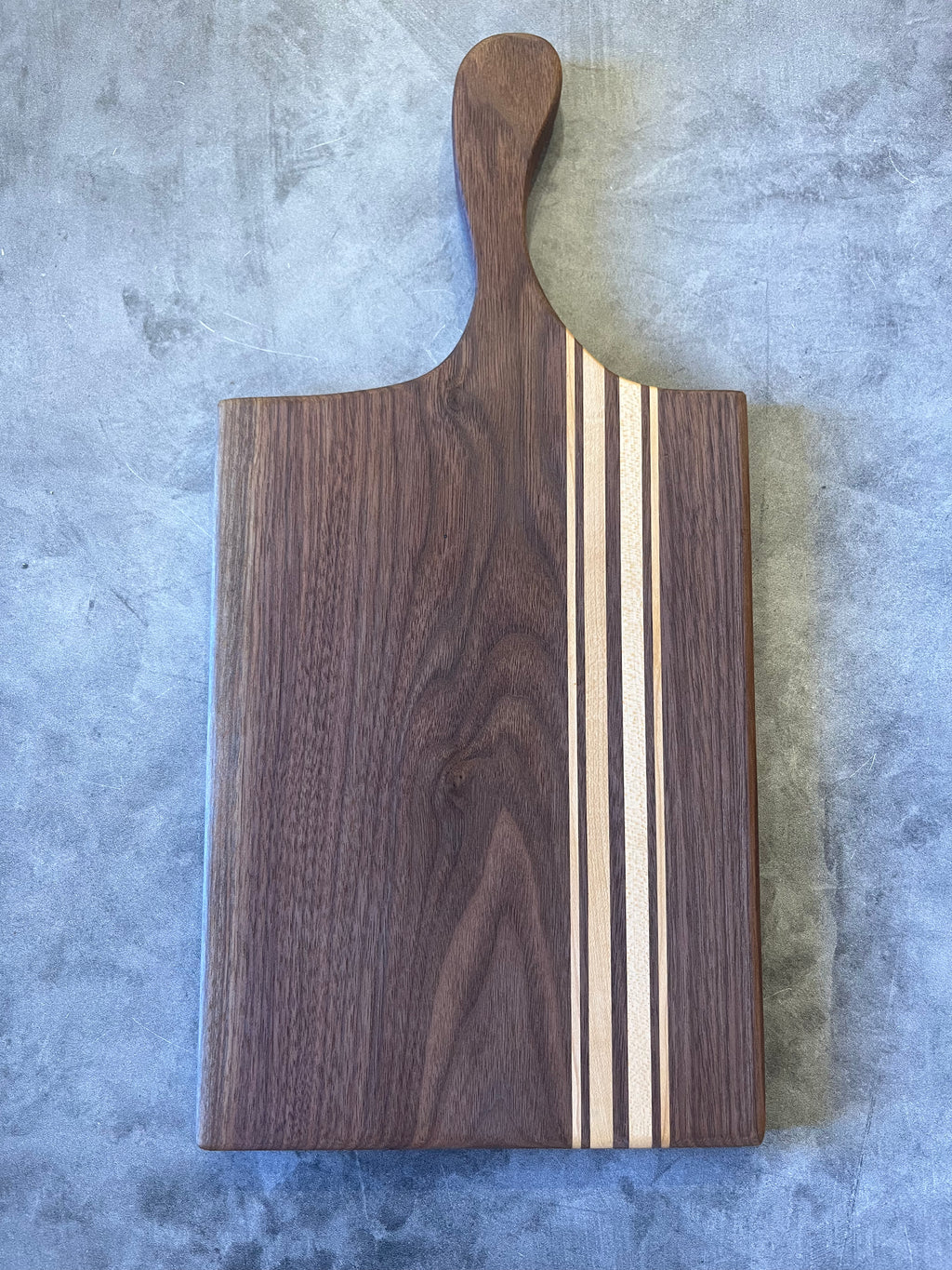 Cutting board in walnut and maple