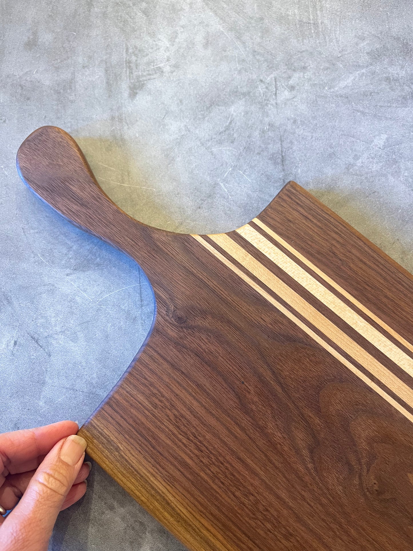 Cutting board in walnut and maple