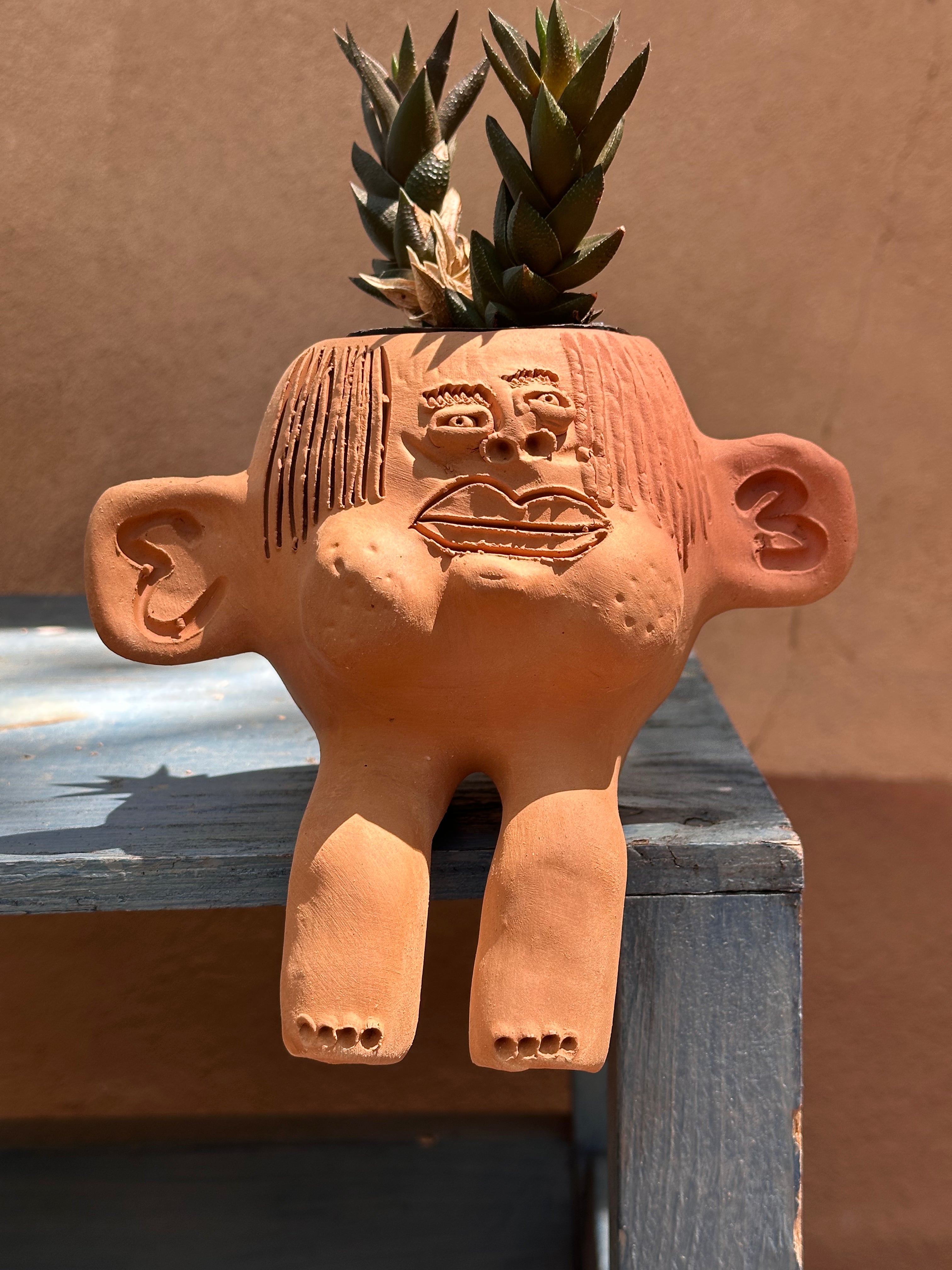“Tomate” ~ Terracota face planter sitting