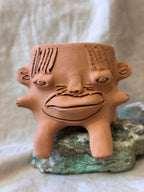 Medium Terracota face planter sitting - Maicito