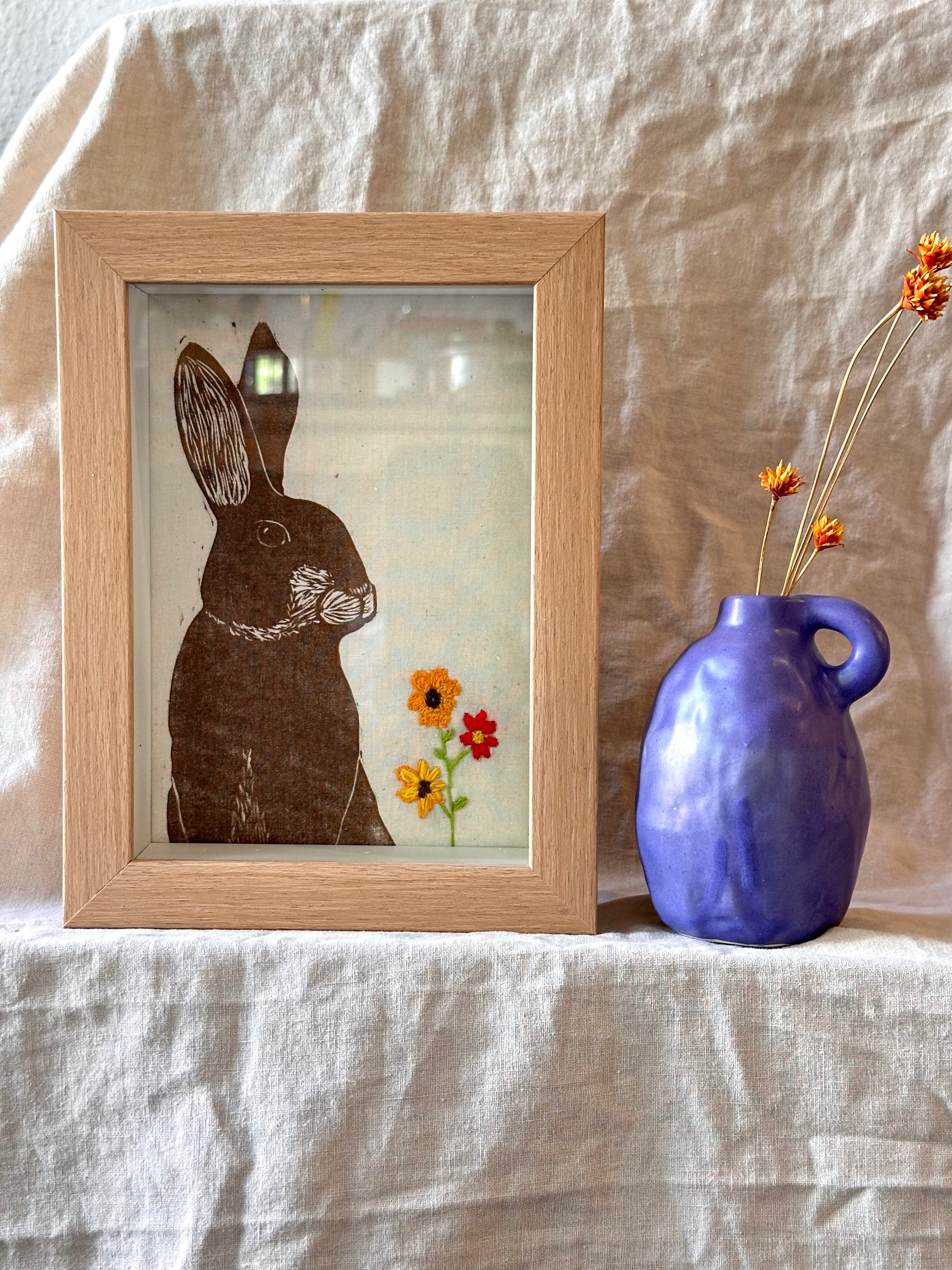 Shadow box • Conejo • embroidery multicolor flowers
