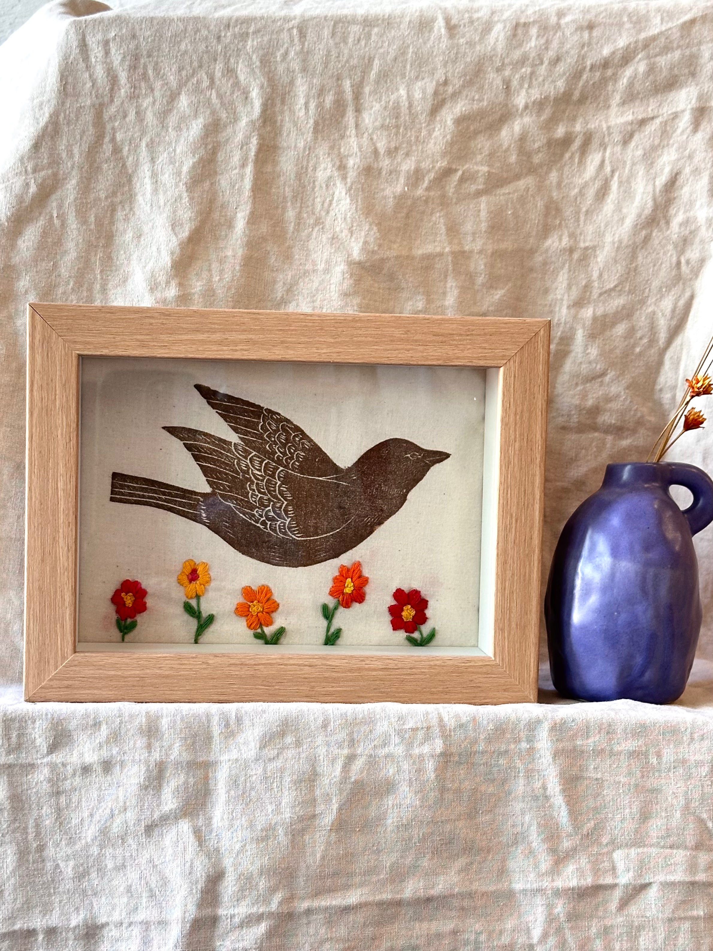Shadow box • bird • embroiderd multicolor flowers