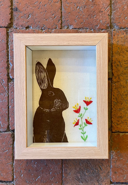 Shadow box ~ conjeo ~ red flowers