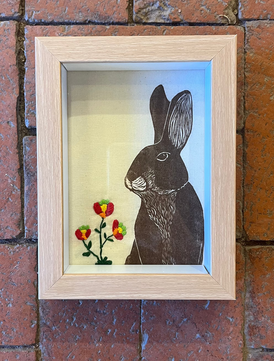 Shadow box ~ conejo ~ multicolor flowers