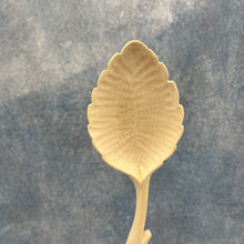 Load image into Gallery viewer, Set of 2 - Salad spoons - Vine + Leaves
