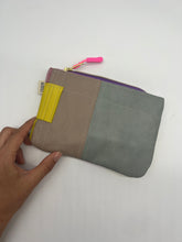 Load image into Gallery viewer, Leather pochette - Handpainted
