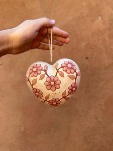 Round heart ~ wall folk art