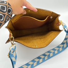 Load image into Gallery viewer, Chelsea Purse - Leather bag
