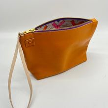 Load image into Gallery viewer, Leather wristlet
