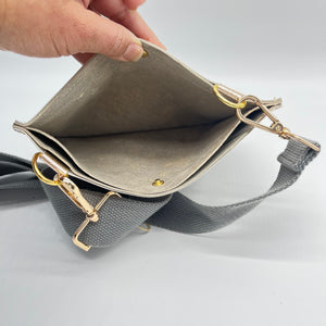 Crossbody bag - Green and grey strap