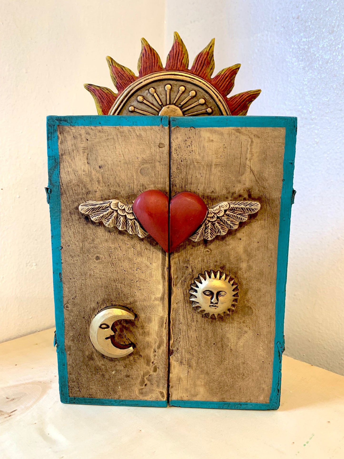 Retablo "Heart in Hand"