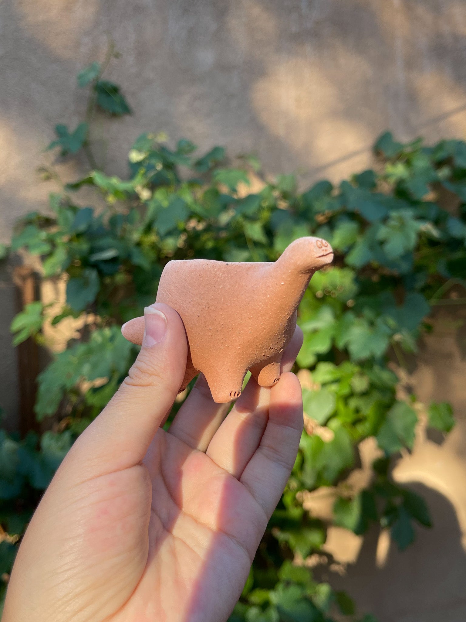 Cuellito ~ dinosaur planter with legs