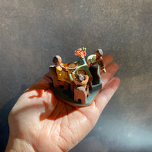 Load image into Gallery viewer, Little altar sculpture - Family in the Kitchen
