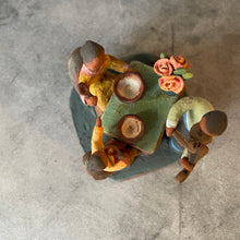 Load image into Gallery viewer, Little altar sculpture - Family in the Kitchen
