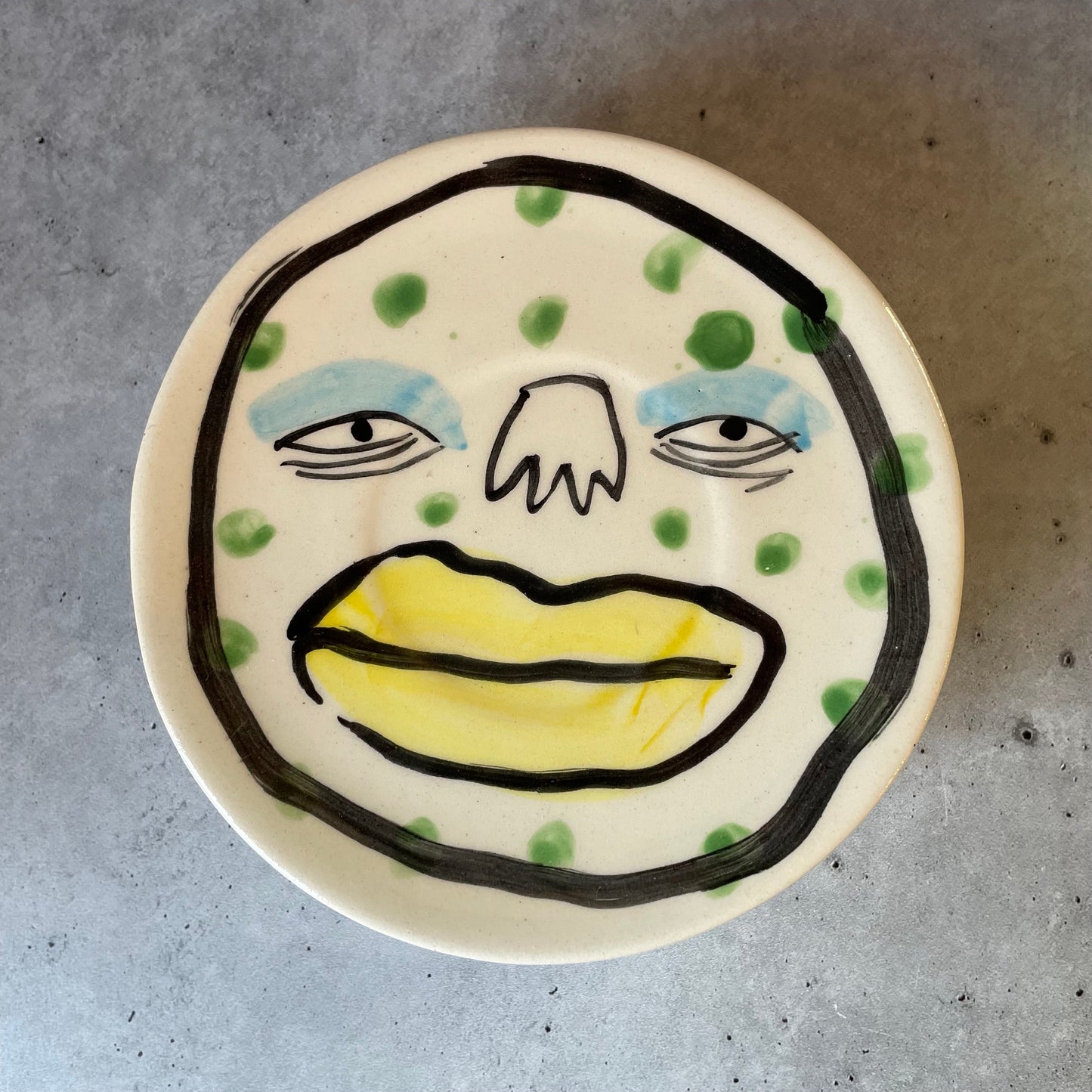 Dessert Plates -White plate green dots & yellow lips