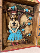 Load image into Gallery viewer, Retablo &quot;Frida with hearts&quot;
