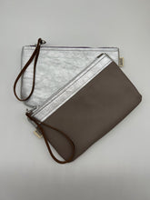 Load image into Gallery viewer, Ami Wristlet - Silver &amp; Gold
