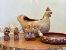 Load image into Gallery viewer, Hen bowl - eggs holder Red and Sand

