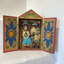Load image into Gallery viewer, Retablo &quot;Frida with hearts&quot;
