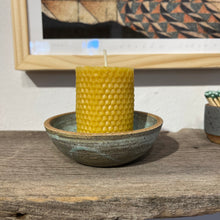 Load image into Gallery viewer, Sunbeam Candles - Honey comb
